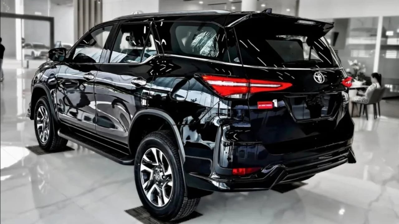 Toyota Fortuner Launches 2026 – 2.8L GD Diesel Engine, 6-Speed AT with Paddle Shifters, Multi-Terrain Select & 7-Seater Premium SUV!